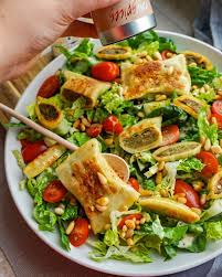 Gruner Salat Mit Maultaschen Und Honig Senf Dressing Foodblogliebe Honig Senf Dressing Senf Dressing Leckere Salate