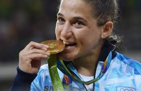 Jul 24, 2021 · paula pareto, olympic champion in rio 2016, suffered a left elbow injury in the quarterfinals (ap) (ap photo / vincent thian /) the doctor and judoka paula pareto says goodbye to the competition after reaching bronze in beijing in 2008 and consecrate as argentina's first gold medal in rio 2016, in addition to being one of the best athletes that latin america has produced. Juegos De Rio 2016 La Judoca Paula Pareto Hace Historia Y Gana Un Oro Para Argentina Deportes El Pais