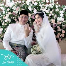 Masjid tua palopo merupakan masjid peninggalan kerajaan luwu yang berlokasi di kota palopo, sulawesi selatan. 10 Foto Eizlan Yusof Sah Bergelar Suami Kepada Natasha Rosa