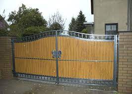 Metal fencing is a wonderful choice for any house whose owners are looking for a safe option with high privacy. Pin By Eduardo Ferro On Arte Rustic Doors Iron Gates Entrance Gates Design
