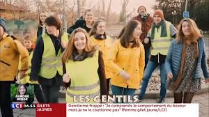 Lors de la mobilisation des gilets jaunes, un homme s'en est pris violemment aux forces de l'ordre. Gilets Jaunes Les Chansons Qui Font Le Buzz Lci