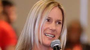 Karen Rowles's Instagram, Twitter & Facebook