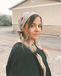 Bananas and turbans are one of the fastest ways you can give your look a kick of glam, especially for short haired girls. 41 Hot Bandana Hairstyles And Headband Looks To Copy 2020 Update