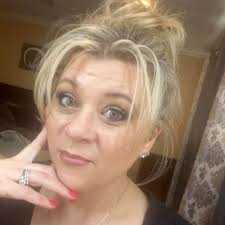 Robin Welsh (@RobinAnneW62)