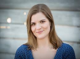 Holly Van's Instagram, Twitter & Facebook