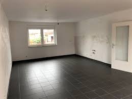 Sehr geehrte damen und herren, ich bin 34 jahre alt bis jetzt immer arbeitstätig gewesen ein ruhiger mensch der nicht raucht und kein alkohol trinkt und besitze. Wohnungsangebot Schicke 3 Zimmer Wohnung Mit Terrasse In Lampertheim Hofheim 27 Hausverwalterscout