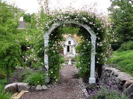 Romantische gärten verzaubern uns mit ihrer üppigkeit und verspieltheit, doch wie erreicht man diesen look? Romantischen Garten Anlegen Die Besten Tipps