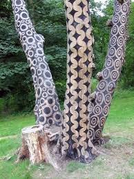 25 Garden Art Diy 23 Diy And Crafts In 2020 Landeskunst Gartenkunst Bemalte Stocke