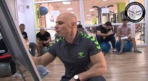 Cât câștigă un antrenor de fitness depinde foarte mult de nivelul său de experiență de sala la care lucrează și de aştept un răspuns elaborat. Instructor Fitness O Meserie Tot Mai Cautata Sala Bucuresti
