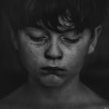 10 صور أطفال حزينة تبكي مؤثرة جدا