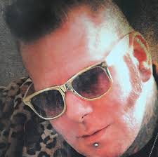 Hey die tattoo crew aus hagen.vl.leon metamorphose,nadine back to skin,tom  black bullet.the good old gang.ha ha ha