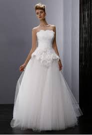 Vestiti crochet e vestiti con ricami applicati. Nozze A Natale La Gioia Raddoppia Idee Per Un Organizzazione Ed Un Abito Da Sposa Natalizi