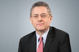 In österreich betreut die hello bank laut bawag rund 80.000 kunden mit assets under management (aum) von über acht milliarden euro. Bank Austria Chefvolkswirt Hohe Sparquote Konnte Zum Problem Werden Markte 27 11 2020 Fonds Professionell