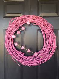 Making a wreath for valentine's day is pretty easy and i think anyone in the world can make it. 15 Valentines Wreath Ideas Beautiful Diy Valentine Wreaths