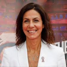 Julia Bradbury's Instagram, Twitter & Facebook