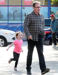Последние твиты от tim allen (@ofctimallen). Last Man Standing Star Tim Allen Steps Out With Wife Jane Hajduk And Adorable Daughter Elizabeth Daily Mail Online
