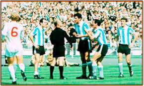 La coupe du monde 2006 fut très riche en cartons : Jaune Ou Rouge Son Histoire Cartonne Le Corner