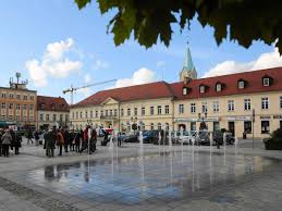 Każdego roku do oświęcimia licznie przybywają turyści. Oswiecim Chce Zakazu Palenia Weglem