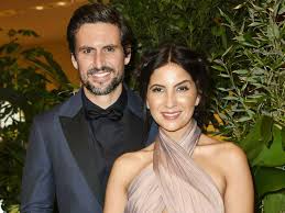Chryssanthi married the actor and singer tom beck with whom she played on a tv show. Chryssanthi Kavazi Und Tom Beck Im Gluck Ihr Kleiner Sohn Ist Da Trend Magazin Tapfere Frauen Toms Gzsz Stars