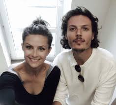 Laura breszka jest absolwentką państwowej wyższej szkoły filmowej telewizyjnej i teatralnej. Snl Polska 7 Odcinek Gosciem Gwiazda Serialu Korona Krolow Plejada Pl