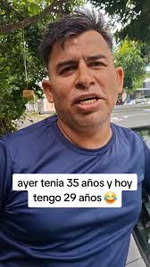 JAJAJAJAJAJAJAJAJA,,,,,,,,,,,,,,,,,,,,,,,,,,. ESTOS PERROS IMITANDO A LAS  ACTUALES NOVIAS HUMANAS DEL MUNDO, DONDE EL "TENER DINERO", ES LO MAS  IMPORTANTE......................, QUE DIOS NOS AGARRE CONFESADOS Y NAÑADOS  CON AGUA BENDITA ...