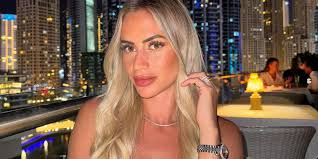 Ella es Carlotta, la joven que aparecería en los audios de José Luis Ábalos  y Koldo García: una 'influencer' que asegura ser millonaria