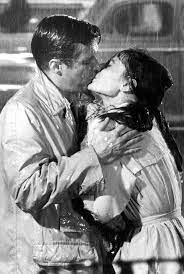 George Peppard And Audrey Hepburn In Breakfast At Tiffany S 1961 Now Streaming Http Ow Ly Mnse7 Romantic Movies George Peppard Kissing In The Rain