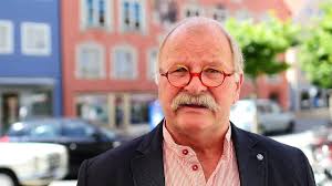 Markus Kennerknecht im Gespräch mit Simone Schumacher zum Thema 'Junge  Familien' in Memmingen. #COUCHGESPRÄCHE https://youtu.be/dnegDlRRBhM