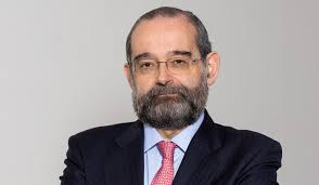 Alfonso Bullón de Mendoza: «El catolicismo sigue siendo una roca firme de  presencia en el mundo»