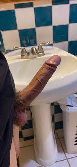 Typical Bathroom selfie : r/penis