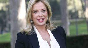 Simonetta simona izzo (born april 22, 1953) is an italian actress, voice actress, director and screenwriter. Chi E Simona Izzo Biografia E Vita Privata Dell Attrice