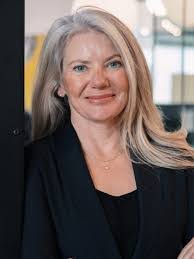 Angie Mcarthur's Instagram, Twitter & Facebook