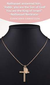 A Filigree Rope Chain With A Duo Of Pendants It Shows A Golden Jesus Christ Cro Vintage Jewelry Diy Diy Jewelry Inspiration Diy Jewelry To Sell