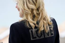 Jun 10, 2021 · epa/hollie adams / pool jill biden and carrie johnson walking on the beach in carbis bay, cornwall, on june 10, 2021. Jill Biden Enjoys A Day At The Beach With Carrie Johnson And Son Wilfred Daily Mail Online