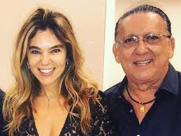 O filho do narrador galvão bueno, luca bueno, compartilhou com os seus seguidores no youtube, um vídeo onde mostra a viagem luxuosa que fez luca, fruto do casamento entre galvão e desirée soares, e a namorada, yasmin vilela, foram para cancún, no méxico, e se hospedaram em um hotel. Galvao Bueno Celebra Aniversario Da Mulher Com Declaracao Apaixonada Razao Do Meu Viver Quem Quem News