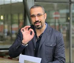 بدأ بتقديم برامج فكرية اجتماعية ومضيف السلسلة التلفازية خواطر والمضيف السابق لبرنامج يلا شباب، ألّف برامج تلفازية حول مساعدة الشباب على النضج في أفكارهم والبذل في خدمة. ØªÙØ§ØµÙŠÙ„ ÙˆÙØ§Ø© Ø£Ø­Ù…Ø¯ Ø§Ù„Ø´Ù‚ÙŠØ±ÙŠ Ù…Ù‚Ø¯Ù… Ø¨Ø±Ù†Ø§Ù…Ø¬ Ø®ÙˆØ§Ø·Ø± Ø¨Ø£Ø²Ù…Ø© Ù‚Ù„Ø¨ÙŠØ© ÙˆØ§Ù„Ø§Ø¹Ù„Ø§Ù…ÙŠ Ø§Ù„Ø³Ø¹ÙˆØ¯ÙŠ ÙŠØ±Ø¯