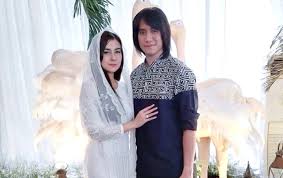 Tiba di korea, kevin aprilio dan vicy melanie langsung berpose di bandara nih. Bodi Aduhai Pacar Kevin Aprilio Bikin Melongo Vicy Melanie Ramai Digoda Pengin Dihalalin