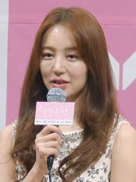 Kim jong kook and song ji hyo were seen at the incheon airport last night without other running man members. Yoon Eun Hye Wikiwand