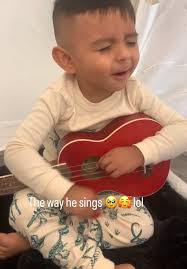 Niño Que Canta Como Ruby