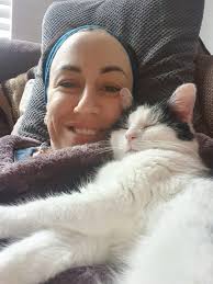 Sidney's dilemma: clean or attack his tail?