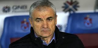 + demir grup sivasspor teknik direktörü rıza çalımbay, süper lig'in 12 haziran'da başlatılması kararını değerlendirdi. Riza Calimbay 11 Futbolcu Gonderilmeli Haberegider Com