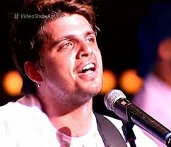 Marcus Menna, ex-vocalista da LS Jack, mostra rotina de exercícios: 'Faço  para não perder o shape'