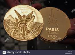 Pour accueillir les jeux olympiques et paralympiques de 2024, la métropole de paris dans l'optique d'établir un schéma stratégique pour la logistique jo, l'apur (atelier parisien d'urbanisme) a réalisé. Le Modele De Medailles D Or Qui Seront Utilises Dans Les Jeux Olympiques Paris 2024 Est Presente A La 130e Session Du Comite International Olympique Qui Se Tiendra A Lima Photo Stock