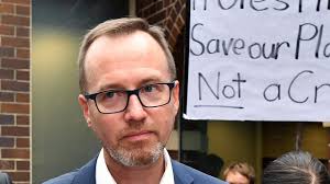 Greens senator calls for four-day work week