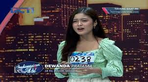 Wanita tersebut adalah wina natalia, jebolan indonesian idol 2012. Juri Selidiki Pertemuan Wanda Dengan Yovie Widianto Ari Lasso Sebentar Lagi Ada Idol Investigasi