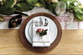 I quietly envy the spectacular holiday table settings and place card ideas on pinterest, and repin them, but in my head i'm thinking, yeah, right. 15 Holiday Place Setting Ideas How To Decorate