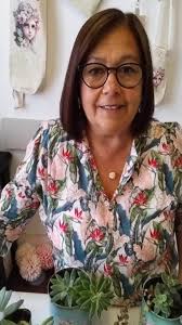 Si la vida te da limones 🍋!! Hoy nos ocupamos de la cocina con las nuevas  laminas de @benditainspiracion_laminasdeco Fondos y limones en colores  complementarios, amarillo y violeta. Jugamos con textiles, madera