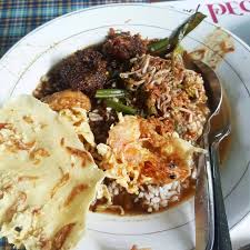 Best dining in banyuwangi, east java: Pecel Rawon Rumah Makan Pecel Ayu Kuliner Legendaris Di Banyuwangi