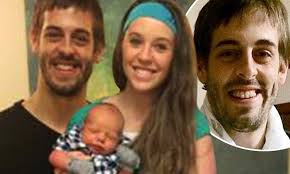 19 Kids and Counting's Derick Dillard shows off the new braces