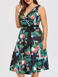 La robe portefeuille femme grande taille cache coeur imprimé fleurs joséfa est une tenue qui séduit par son col mao et son décolleté en v cache coeur. Robe Cache Coeur Mi Longue Tropicale Grande Taille En Green Rosegal Com France